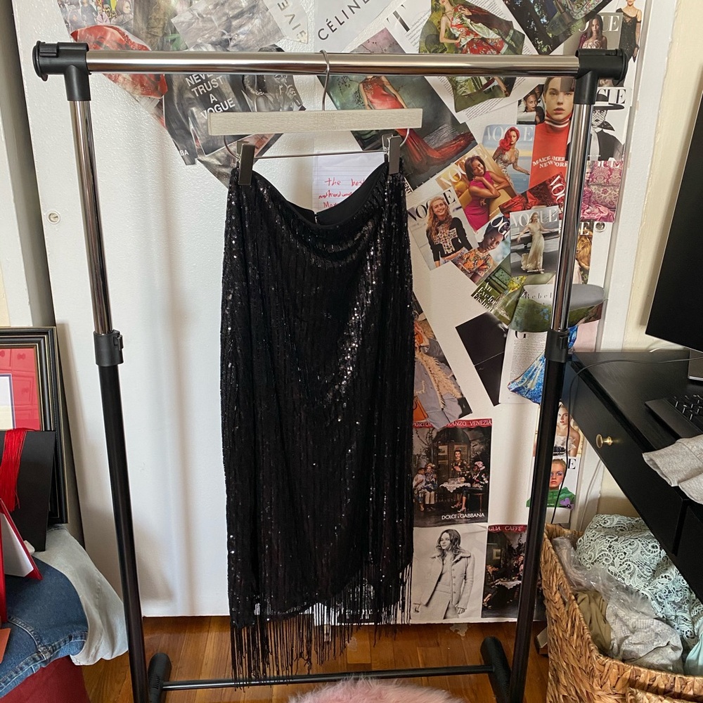 H&M Black Sequin Skirt ❤️